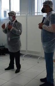 Carlinhos da Farmácia e Aguilar Júnior em coletiva de imprensa após visita técnica