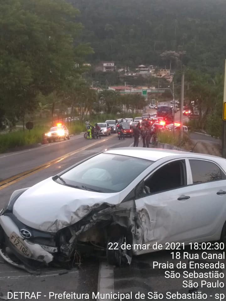 Carro teria provocado o acidente (Foto: Divulgação/PMSS)