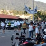 Mais de 100 manifestantes participaram do protesto na balsa (Foto: Arnaldo Junior/Divulgação)