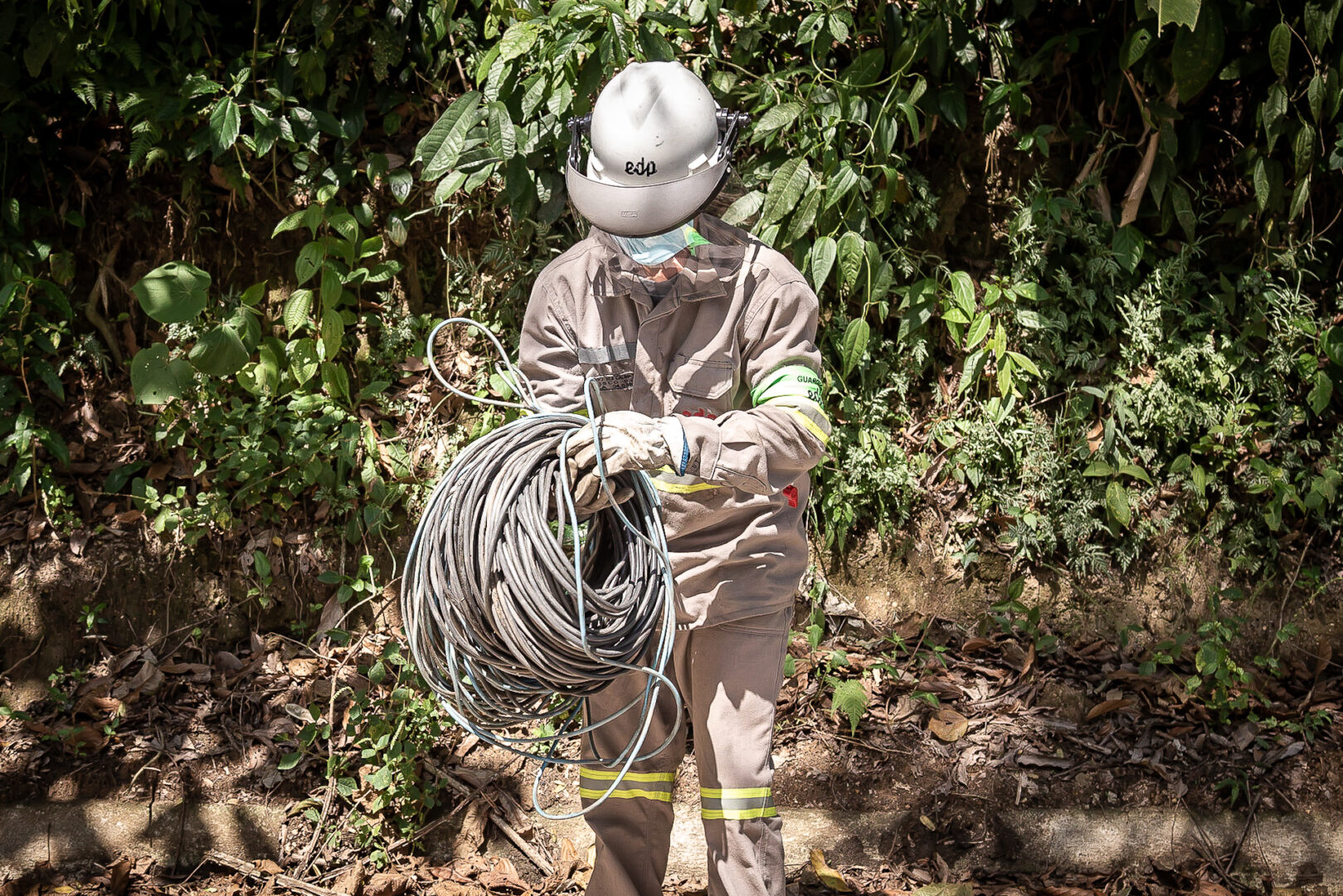 Vizinhos são suspeitos de furtar energia e 500 m de cabos foram aprendidos (Imagem: Polícia Ambiental)