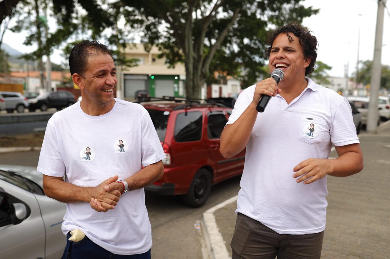 Lucimar Castilho e Professor Gleivison comemoram deferimento (Foto: Divulgação)