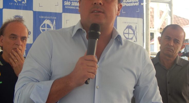 Relatora dá voto favorável em julgamento, mas pedido de vista adia decisão e mantém registro sob contestação