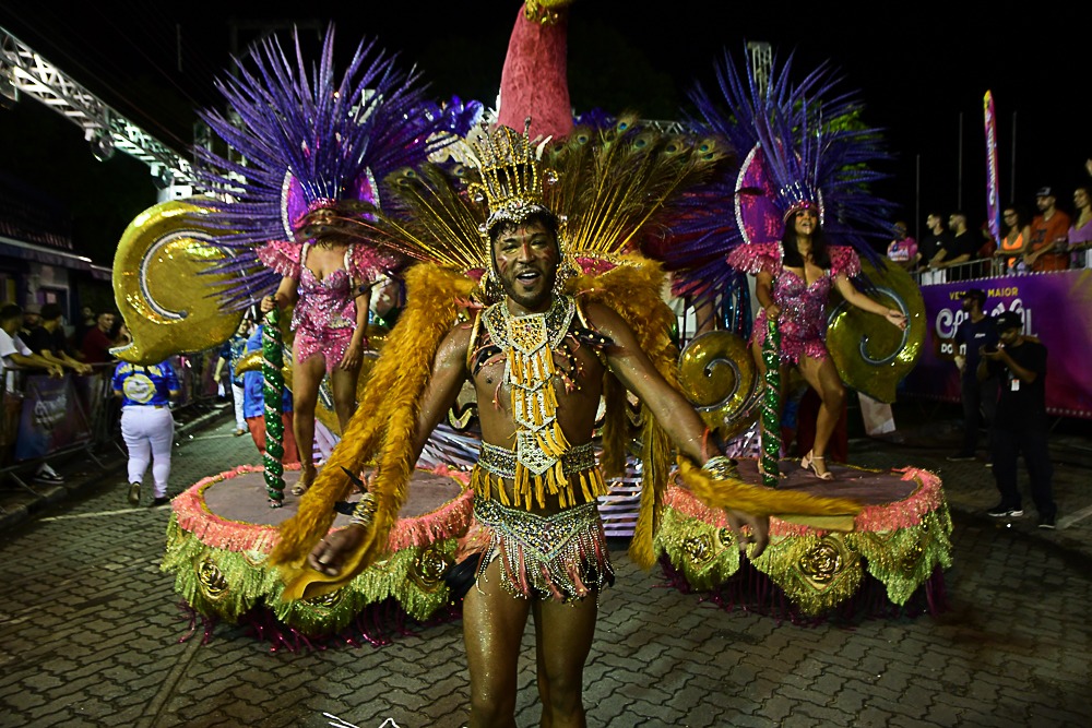 carnaval escolas de samba ilhabela