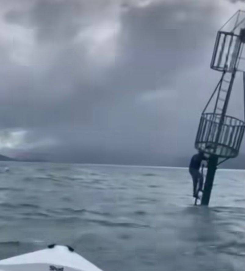 pescador resgatado ilhabela baliza