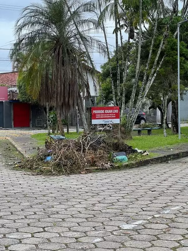 descarte irregular lixo litoral