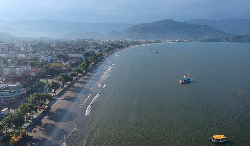 quiosque destruído ressaca ubatuba