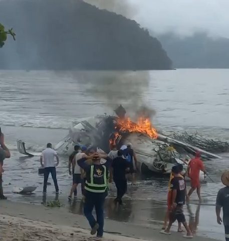 avião cai em ubatuba