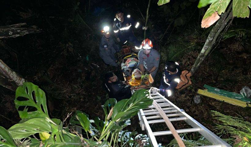 motociclista ribanceira ubatuba