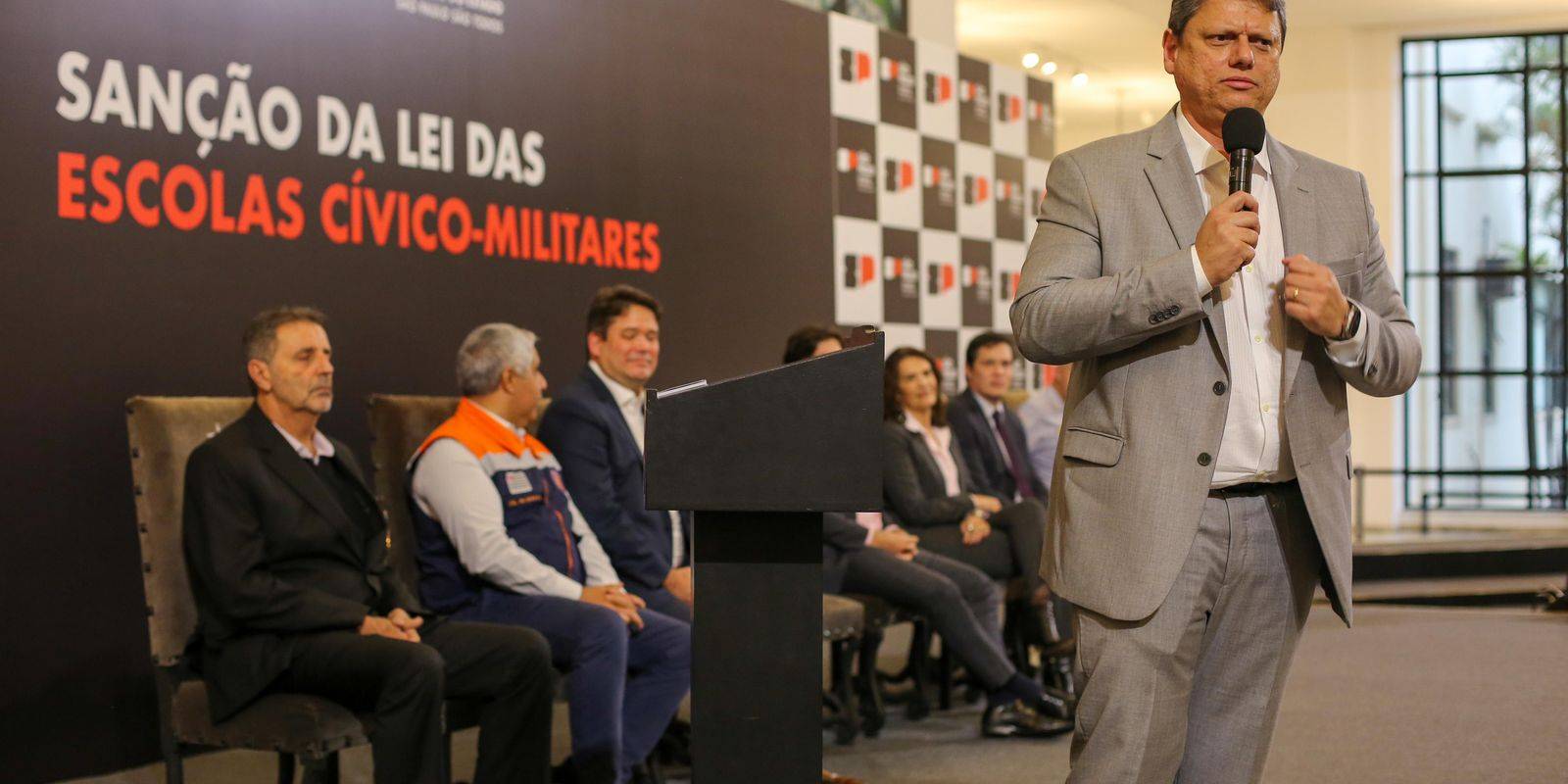 militares