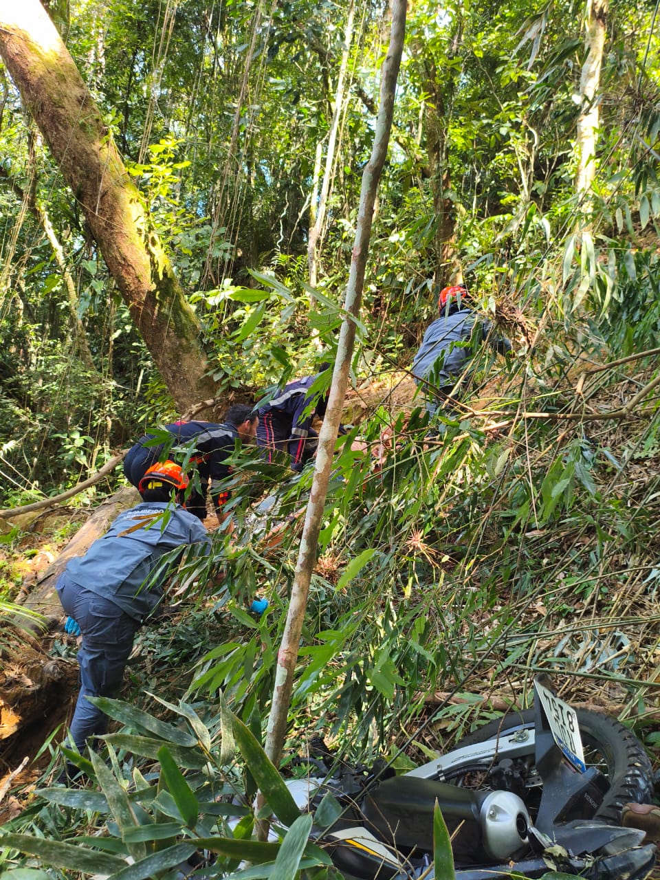 acidente de moto ribanceiras