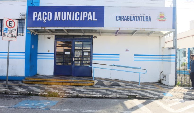 caraguatatuba decreta corte de gastos